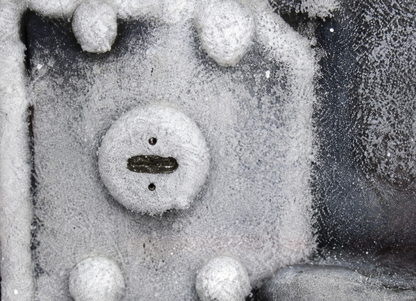 Что делать если замерз замок входной двери
