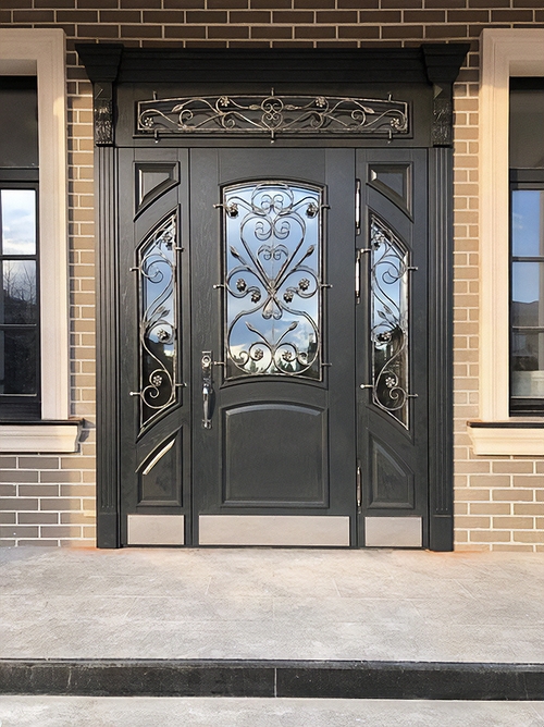 Парадная дверь с ковкой Парадная дверь с ковкой